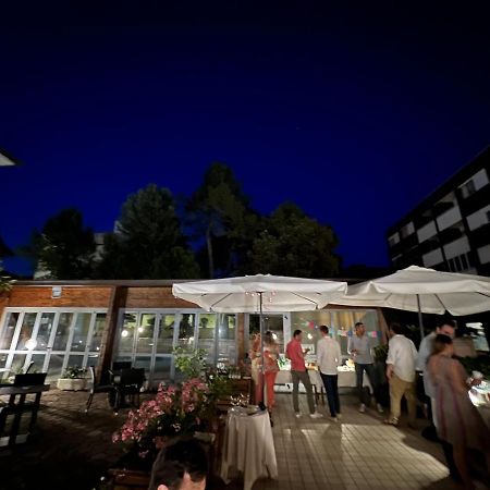 Hotel Ai Pini Grado Bagian luar foto