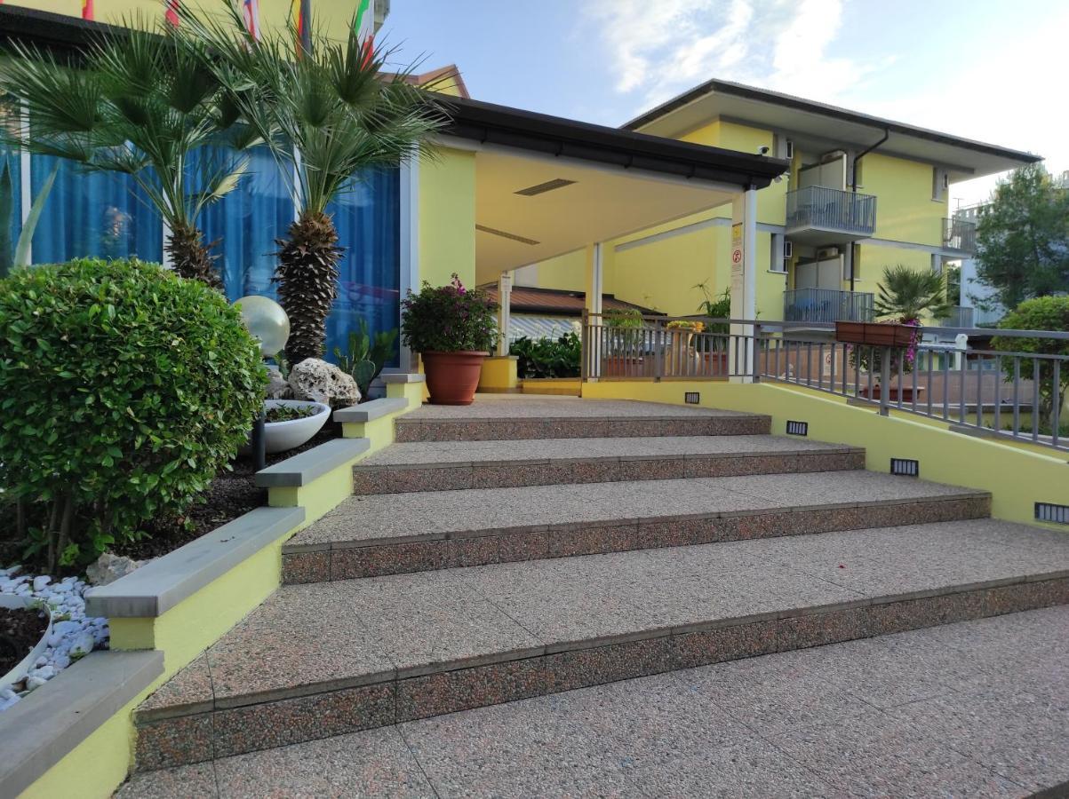 Hotel Ai Pini Grado Bagian luar foto