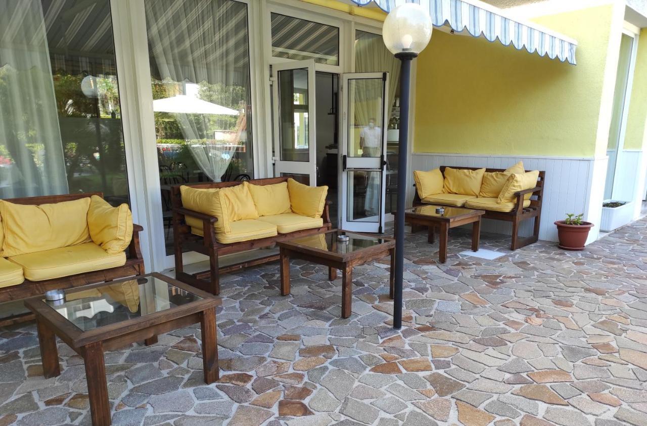 Hotel Ai Pini Grado Bagian luar foto