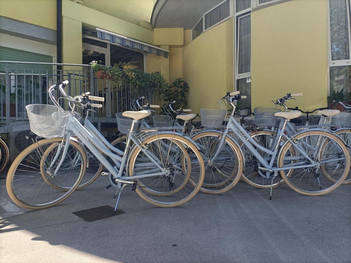 Hotel Ai Pini Grado Bagian luar foto