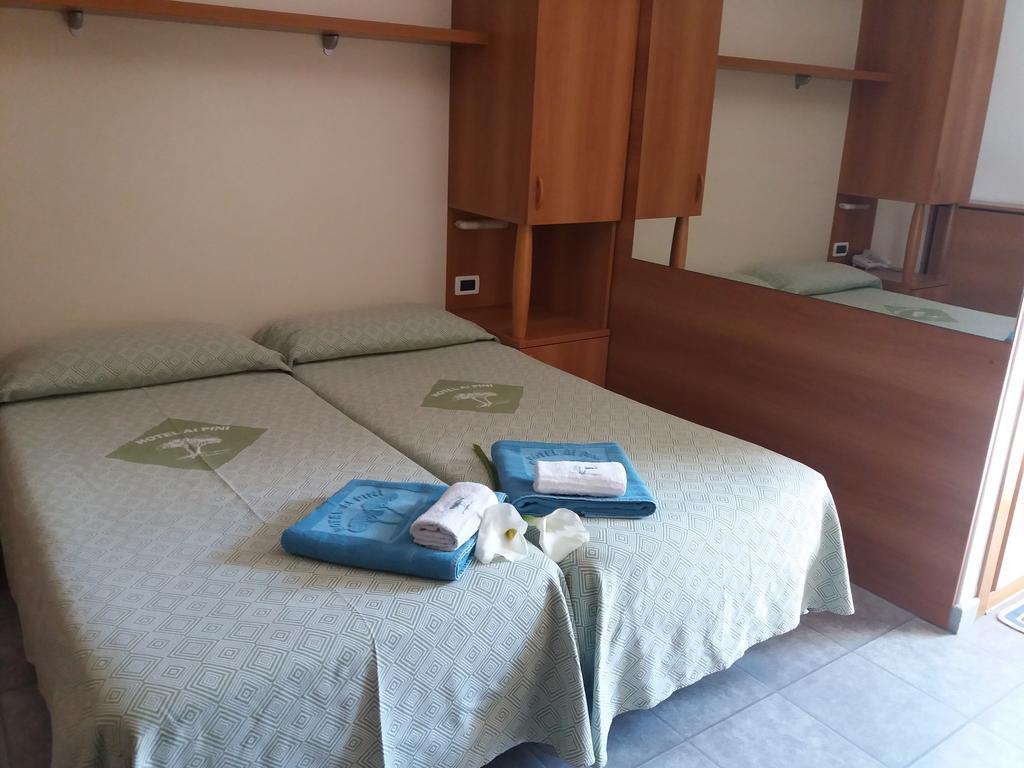 Hotel Ai Pini Grado Bagian luar foto