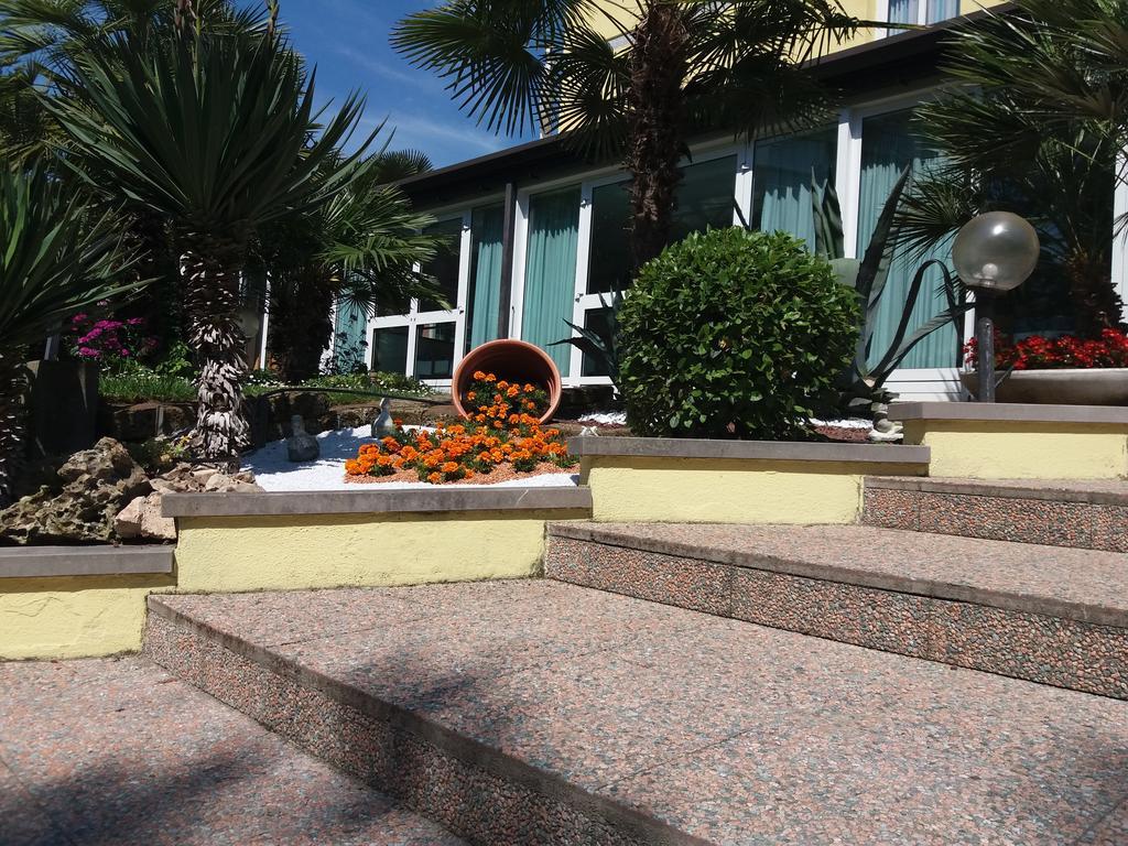 Hotel Ai Pini Grado Bagian luar foto